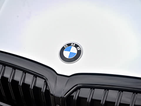 2026�� 330Li ������ M�˶���ҹ��װ