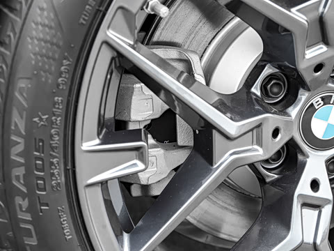 2026�� 330Li ������ M�˶���ҹ��װ