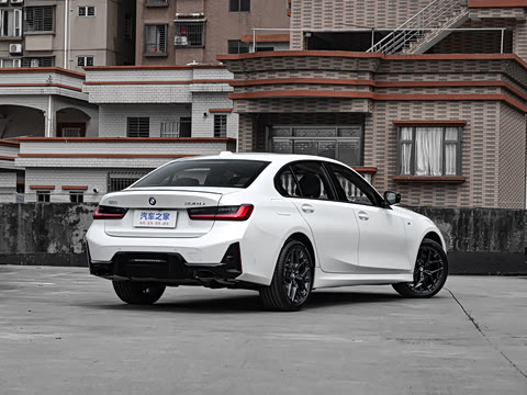 2026�� 330Li ������ M�˶���ҹ��װ