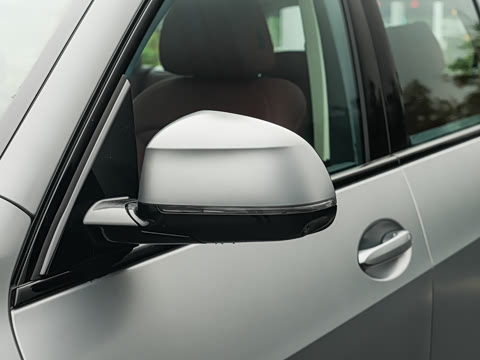 2025�� xDrive 30Li ������M�˶���ҹ��װ