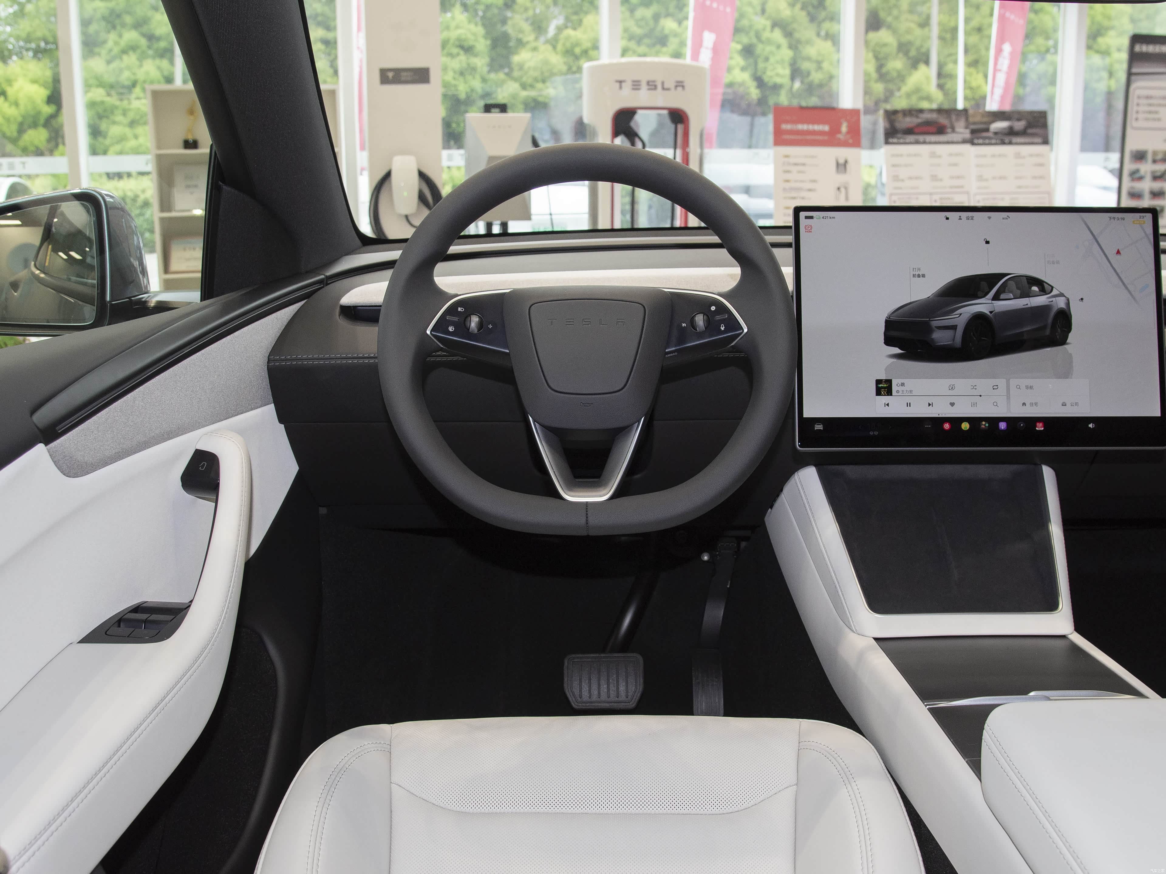 Tesla Model Y, миниатюра 12