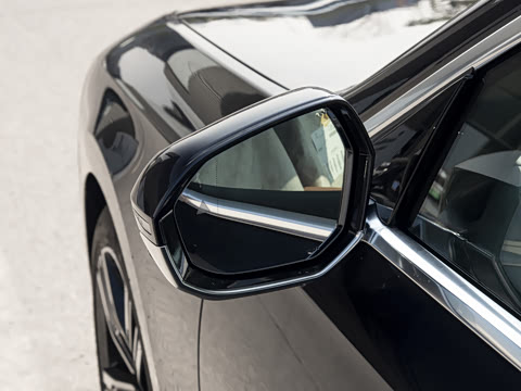 2026�� 740Li ������ M�˶���װ