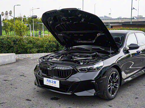 2026�� 530Li ������ M�˶���װ