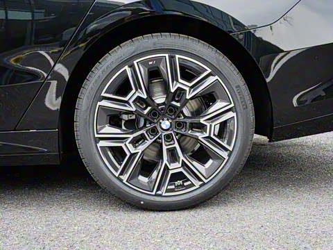 2026�� 530Li ������ M�˶���װ