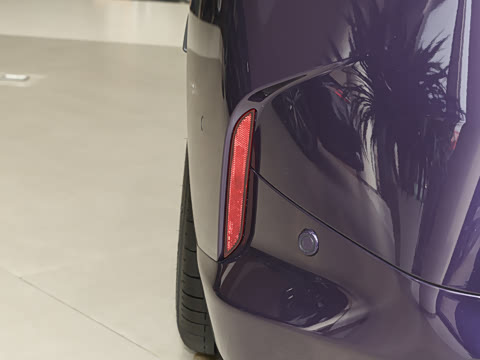 2026�� 225i M�˶���ҹ��װ