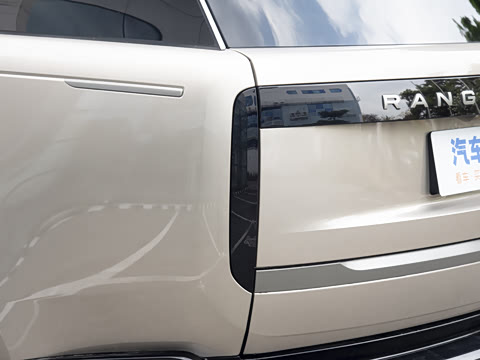 2026�� 3.0 L6 400PS SE�����