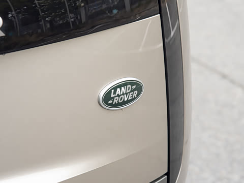 2026�� 3.0 L6 400PS SE�����