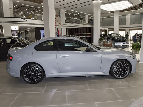 2026�� 225i M�˶���ҹ��װ