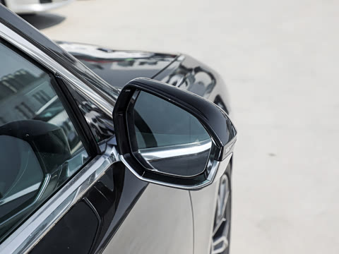 2026�� �Ŀ� 735Li ������װ