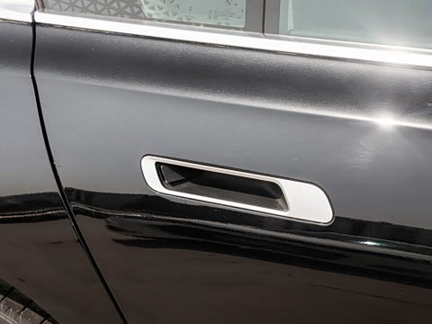 2026�� �Ŀ� 735Li ������װ