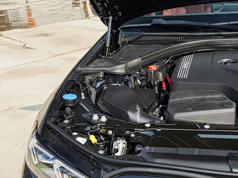 2026�� 330i M�˶���ҹ��װ