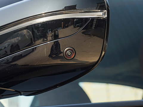 2026�� 330i M�˶���ҹ��װ