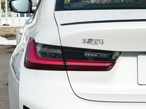 2026�� 330i M�˶���ҹ��װ