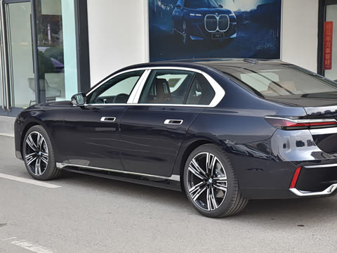 2026�� 740Li ������ M�˶���װ