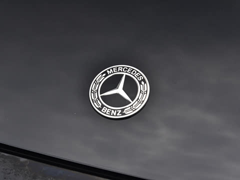 2026�� �Ŀ� E 300 �����˶���