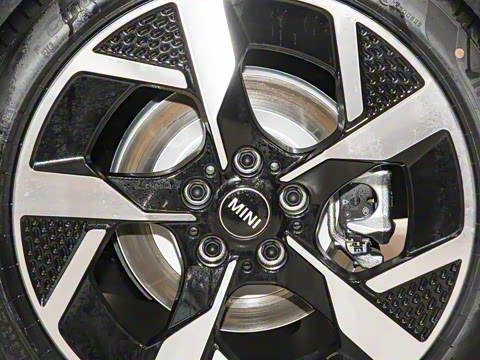 2025�� E ������