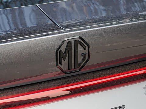 2026�� 2.0T 405 AT������