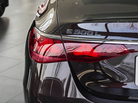 2026�� E 300 L ������