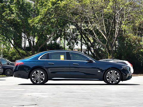 2026�� �Ŀ� E 300 L ������