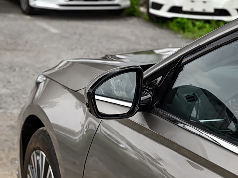 2025�� 2.0L XL-TLS ������