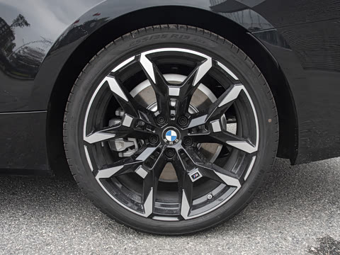 2026�� 430i M�˶���ҹ��װ