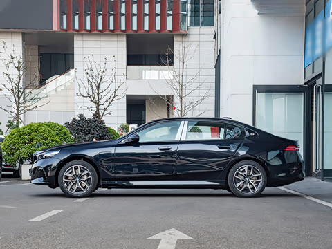 2026�� �Ŀ� eDrive 40L M�˶���װ