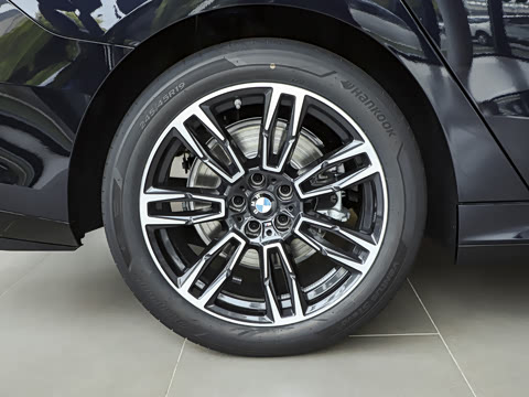 2026�� �Ŀ� 530Li xDrive M�˶���װ