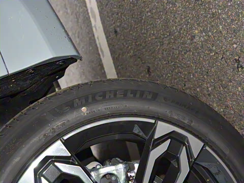 2025�� sDrive25i M�˶���װ