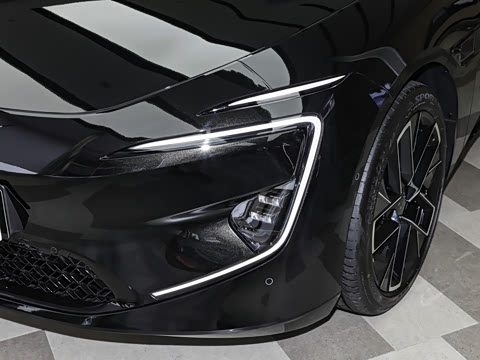 2025�� �Ŀ� Max���̰�