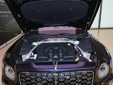 2026�� 4.0T V8 Mulliner