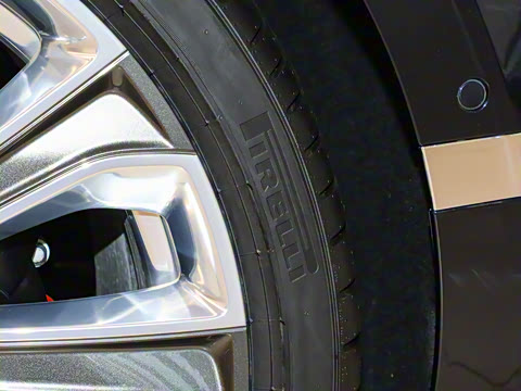 2026�� 4.0T V8 Mulliner