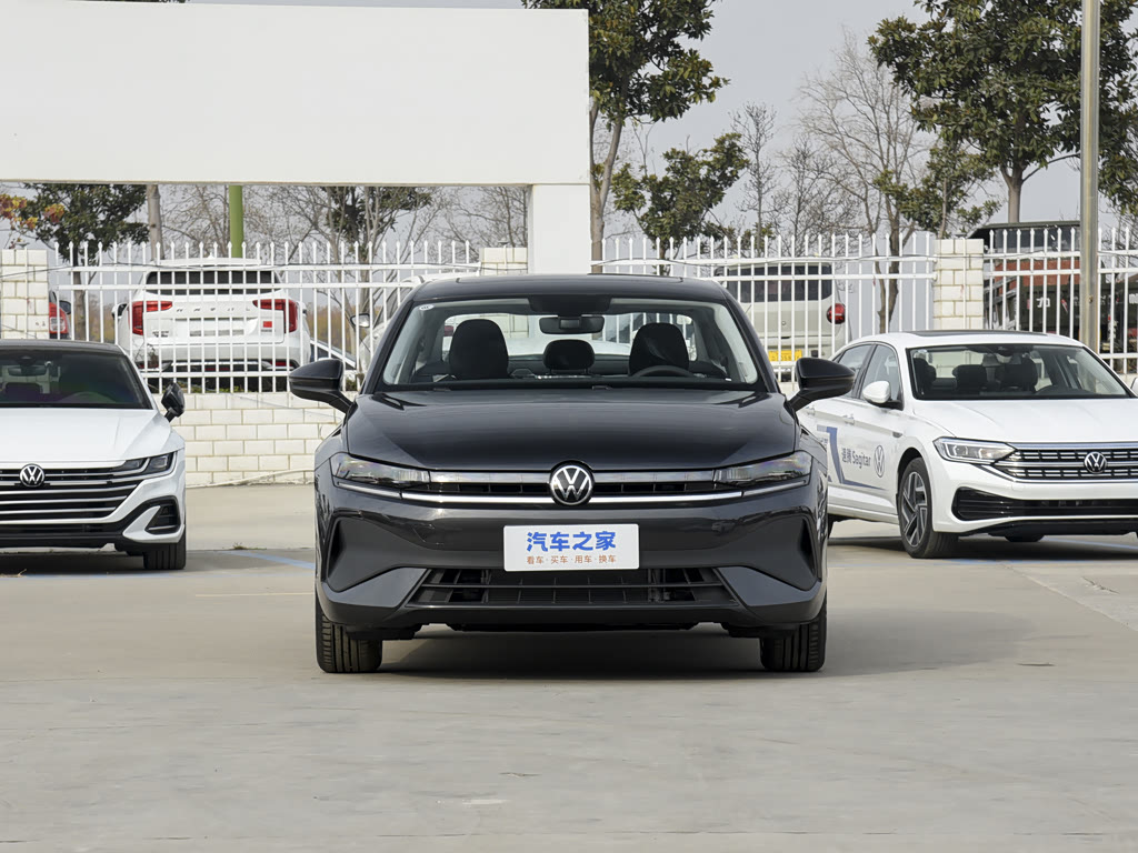 Volkswagen Sagitar IV, Седан S: фото поколения