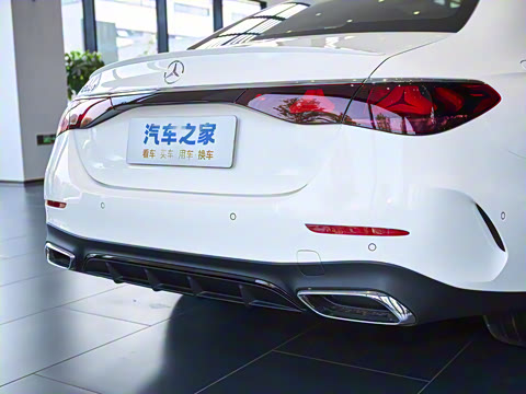 2025�� �Ŀ� E 300 �������˶���