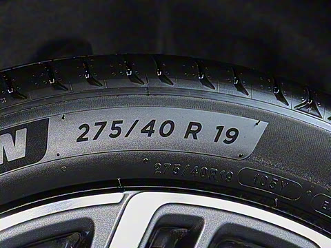 2025�� �Ŀ� E 300 L ʱ���˶���