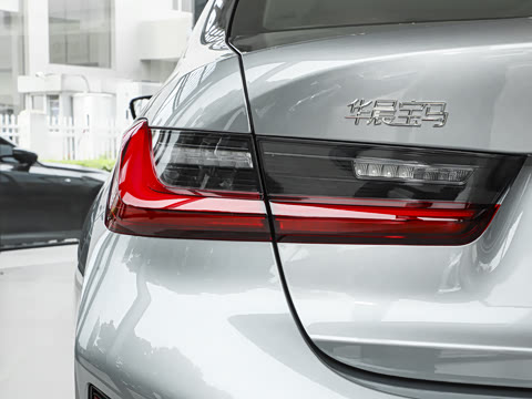 2026�� 330Li M�˶���ҹ��װ