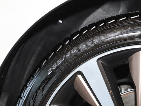 2025�� 4.4 V8 SV���ٴ����ӳ��� 4��