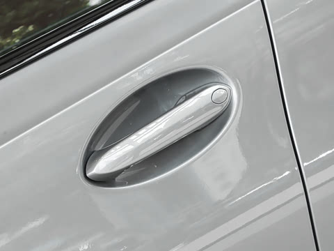 2026�� 330Li M�˶���ҹ��װ