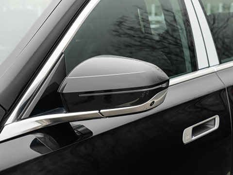 2026�� �Ŀ� 740Li ������ M�˶���װ