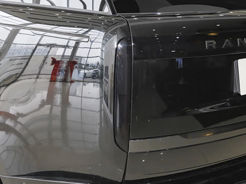 2026�� 3.0 L6 400PS SE�����