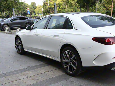 2025�� �Ŀ� E 300 L ʱ���˶���