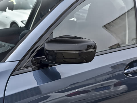 2026�� 330Li M�˶���ҹ��װ