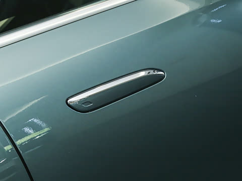 2026�� �Ŀ� E 300 L ������