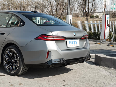 2026�� �Ŀ� 530Li ������ M�˶���װ