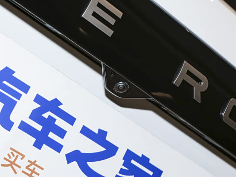 2026�� 3.0 L6 400PS SE�����