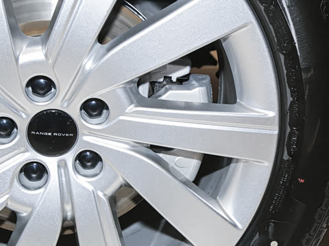 2026�� 3.0 L6 400PS SE�����