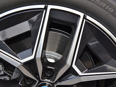 2026�� �Ŀ� eDrive 35L M�˶���װ