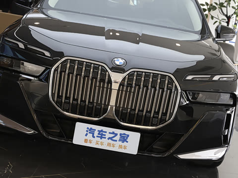 2026�� �Ŀ� 735Li M�˶���װ