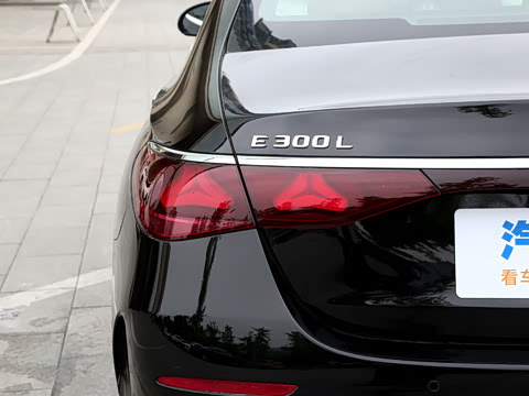 2026�� �Ŀ� E 300 L �����˶���
