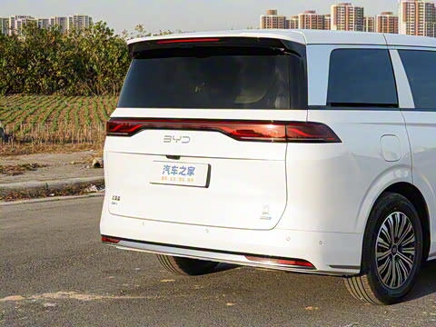 2026 DM-i 1.5T 218KM Խ