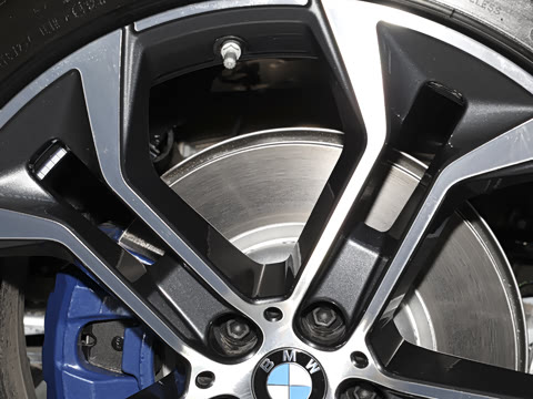 2026�� �Ŀ� xDrive 40Li M�˶���ҹ��װ